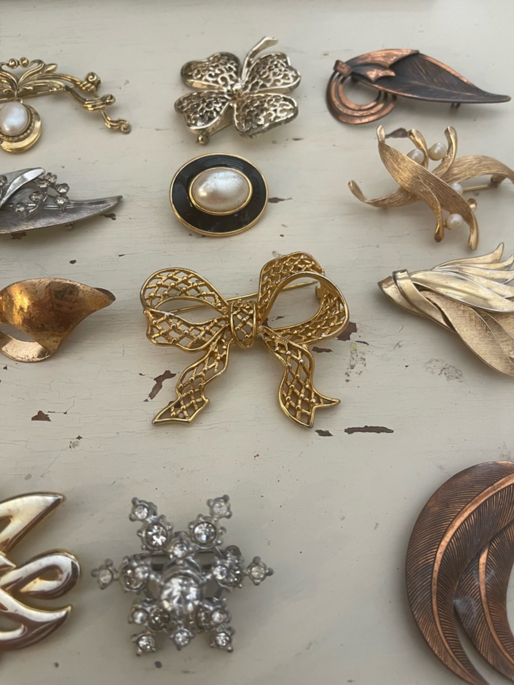 16 Vintage brooches HAVE WEAR AND TEAR (pls note overall value over 400$) - Picture 6 of 16